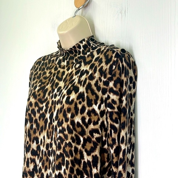 J Crew - Cheetah Animal Print Mock Neck Button Shoulder Lightweight Sweater Med - Picture 5 of 12